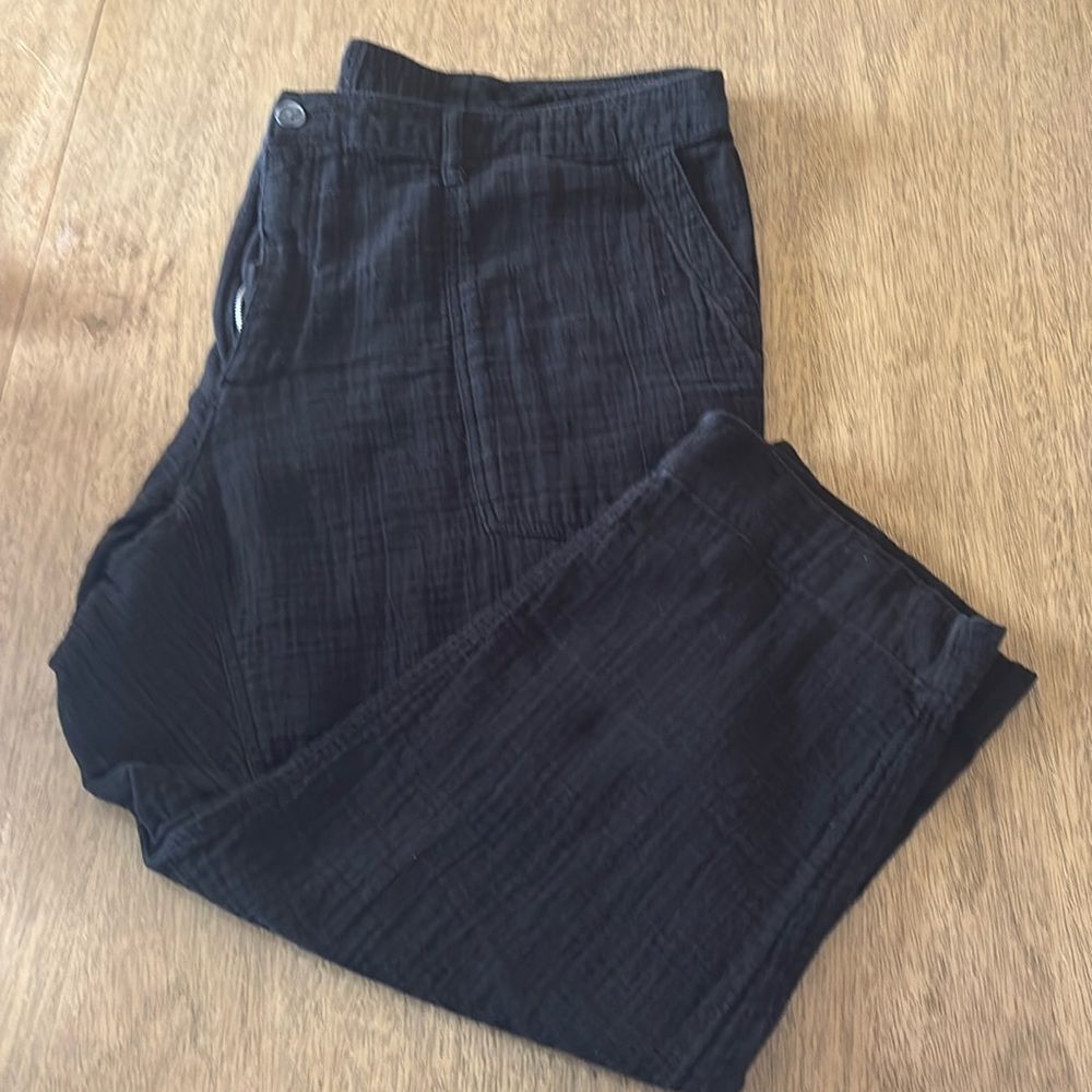 Old Navy black crepe ankle pants.  Size 24. Comfy with a stretch waistband.